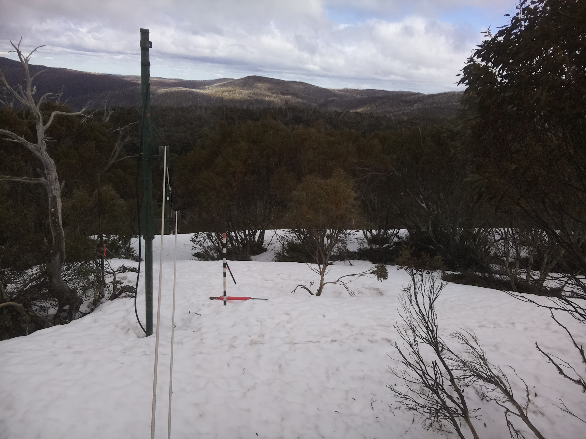 Bogong Web Cam 1:10pm Wednesday 1st of October 2025