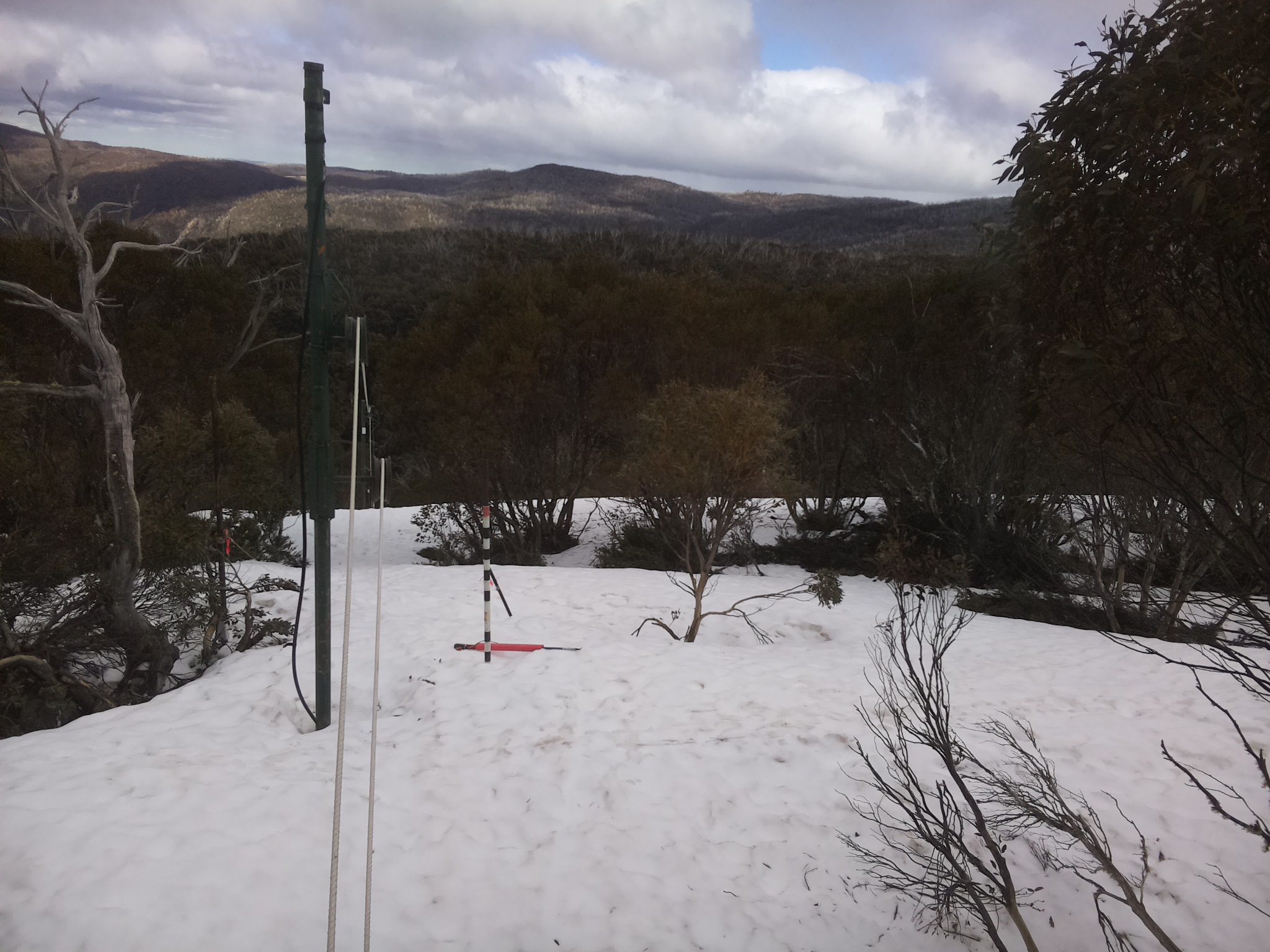 Bogong Web Cam 2:00pm Wednesday 1st of October 2025