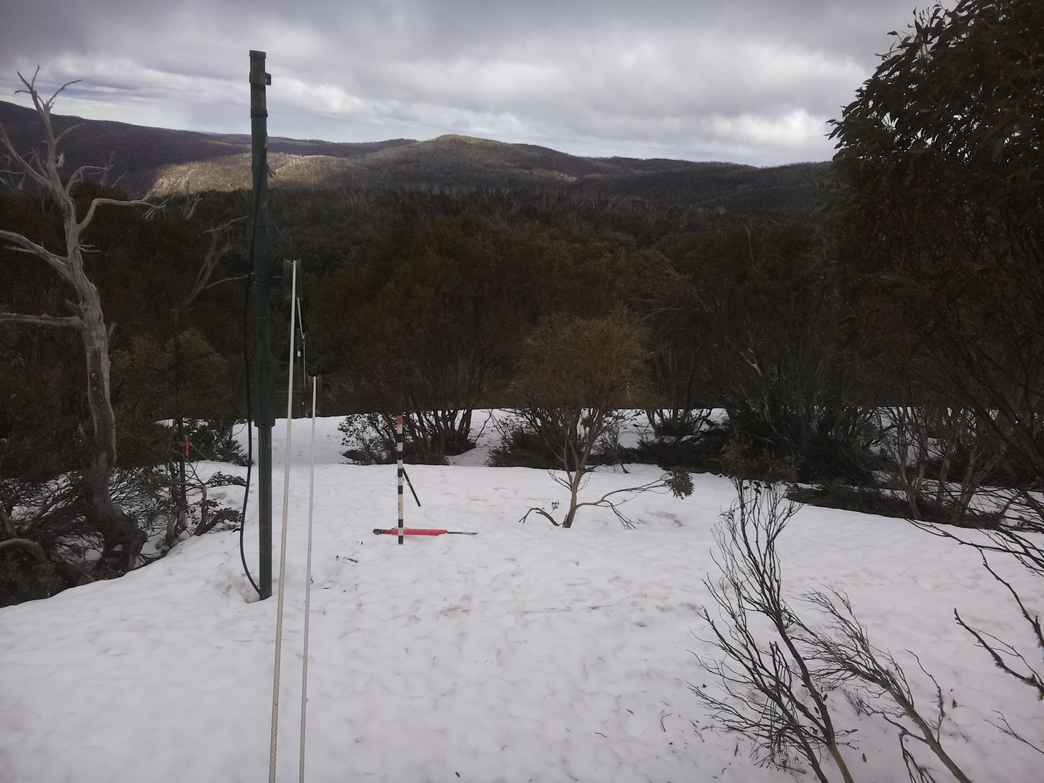 Bogong Web Cam 2:10pm Wednesday 1st of October 2025