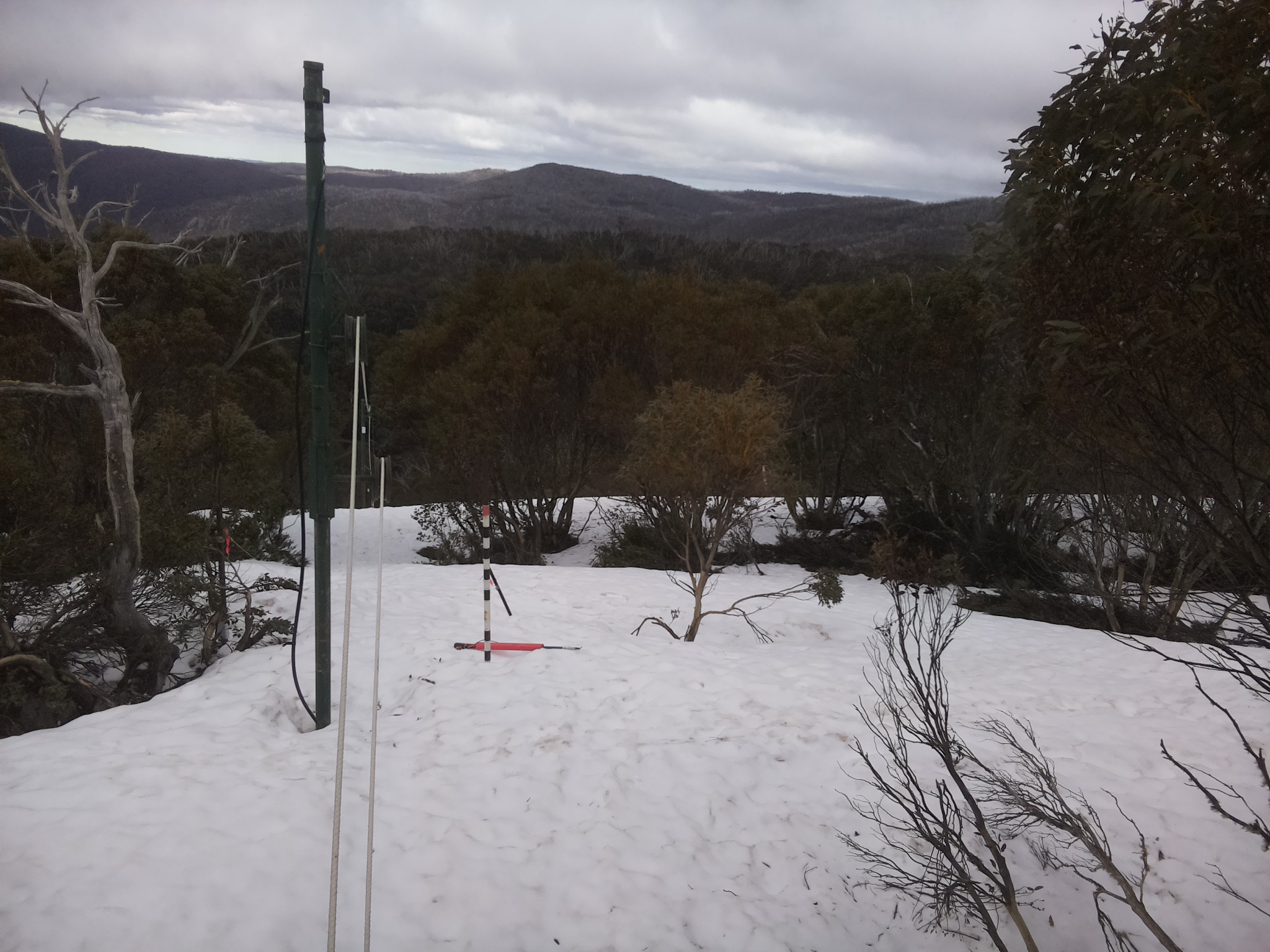 Bogong Web Cam 2:40pm Wednesday 1st of October 2025