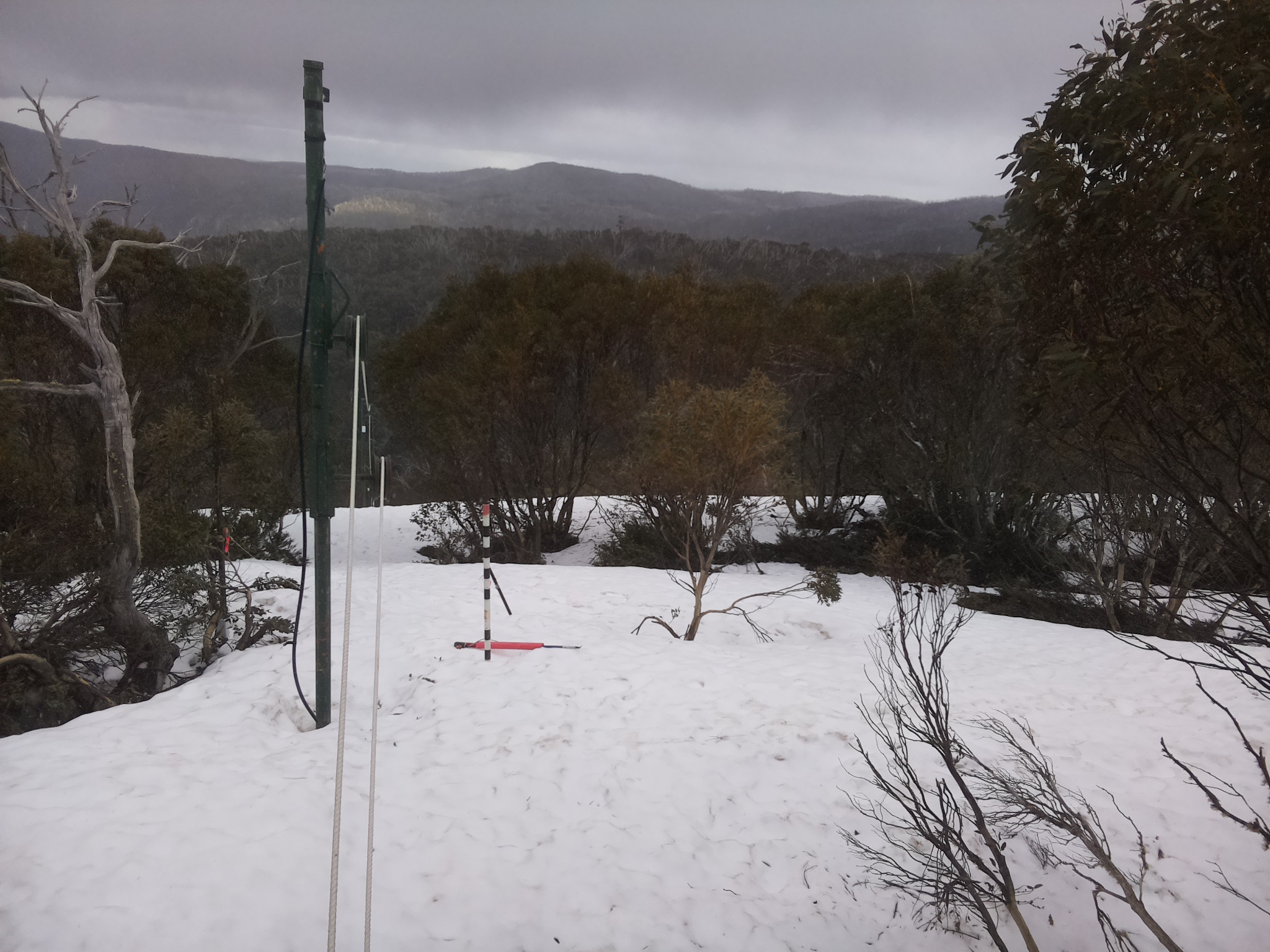 Bogong Web Cam 3:50pm Wednesday 1st of October 2025