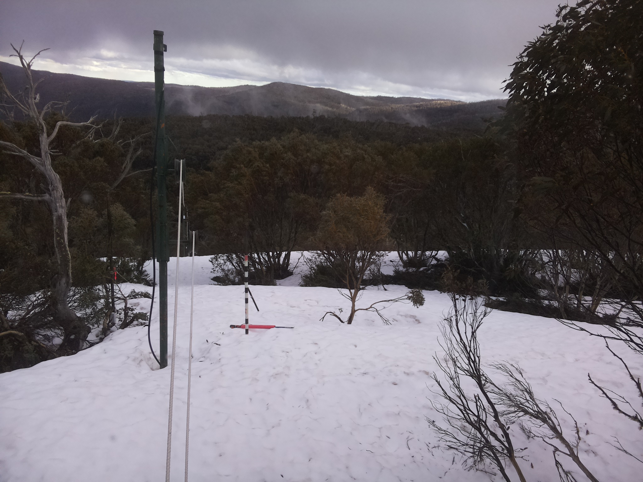 Bogong Web Cam 4:40pm Wednesday 1st of October 2025