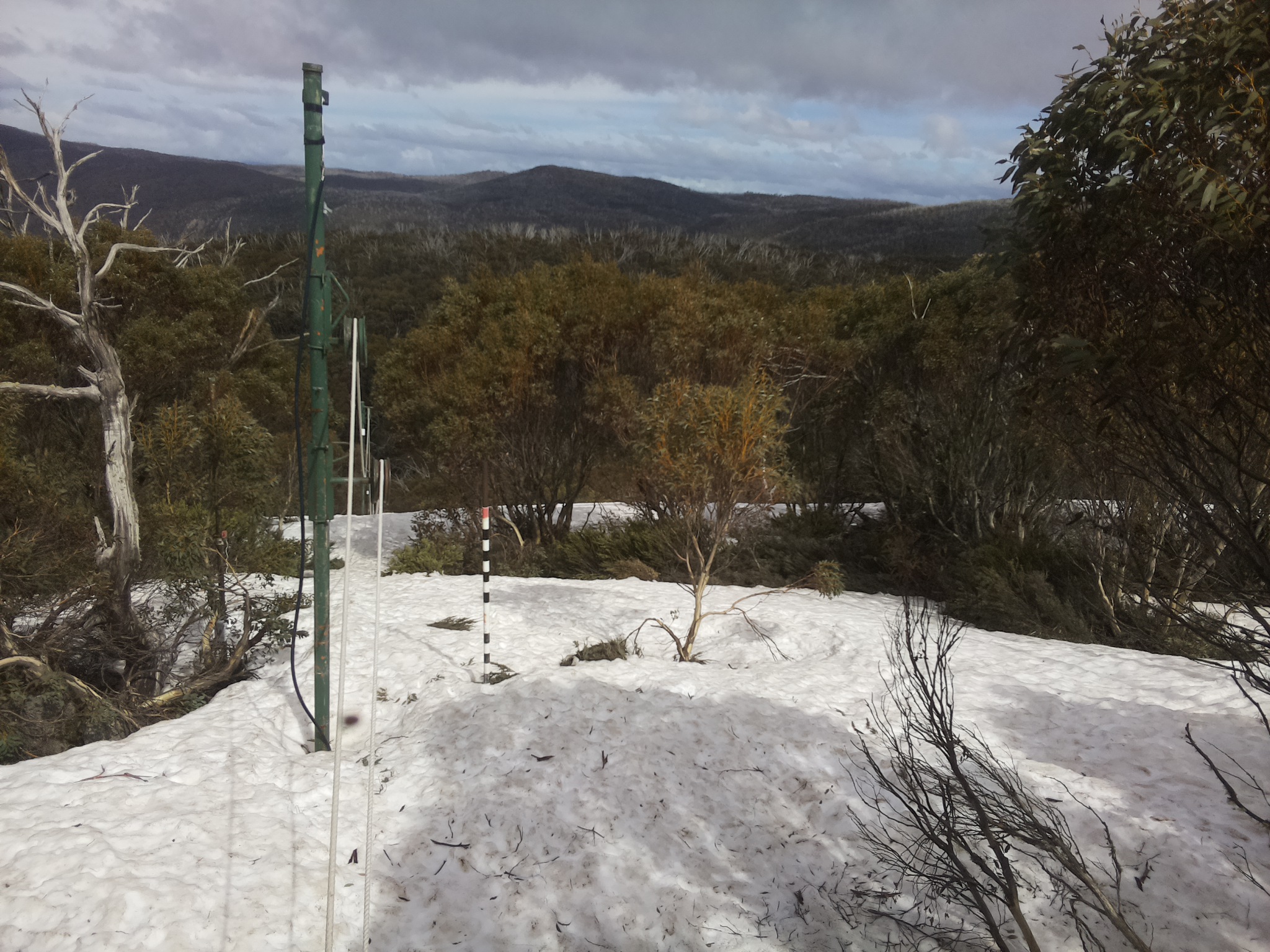 Bogong Web Cam 3:20pm Monday 6th of October 2025