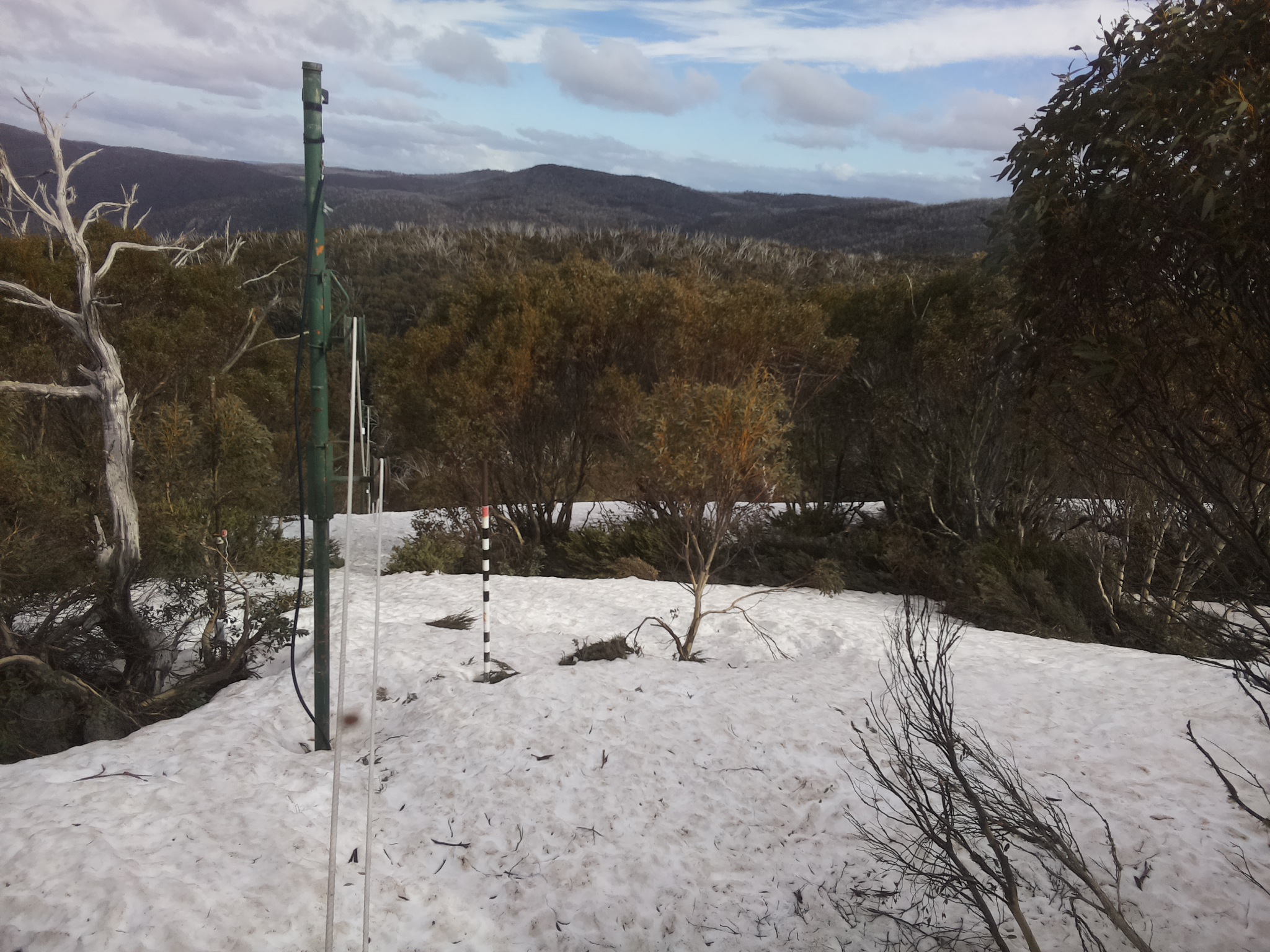 Bogong Web Cam 4:50pm Monday 6th of October 2025
