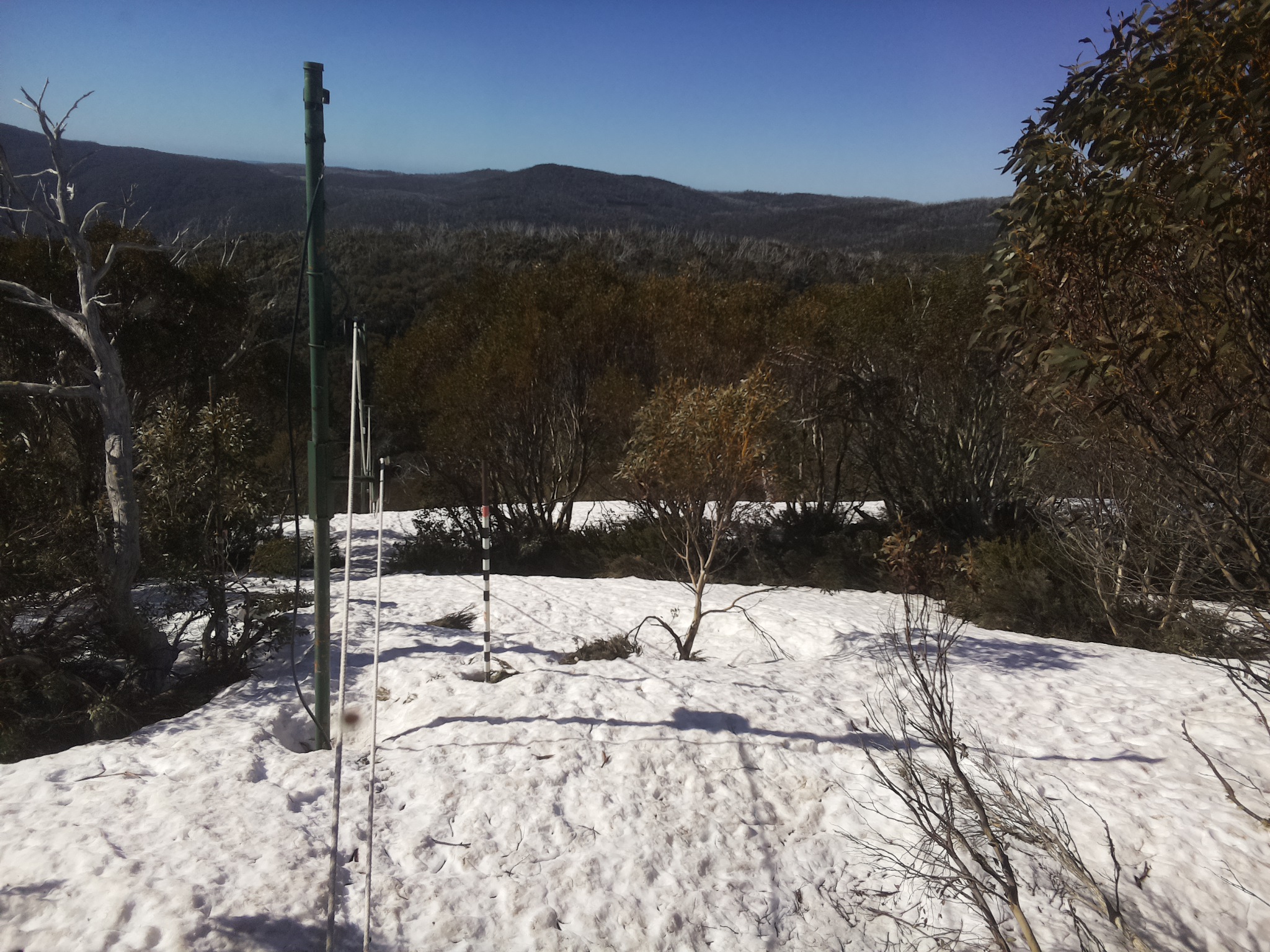 Bogong Web Cam 9:40am Tuesday 7th of October 2025