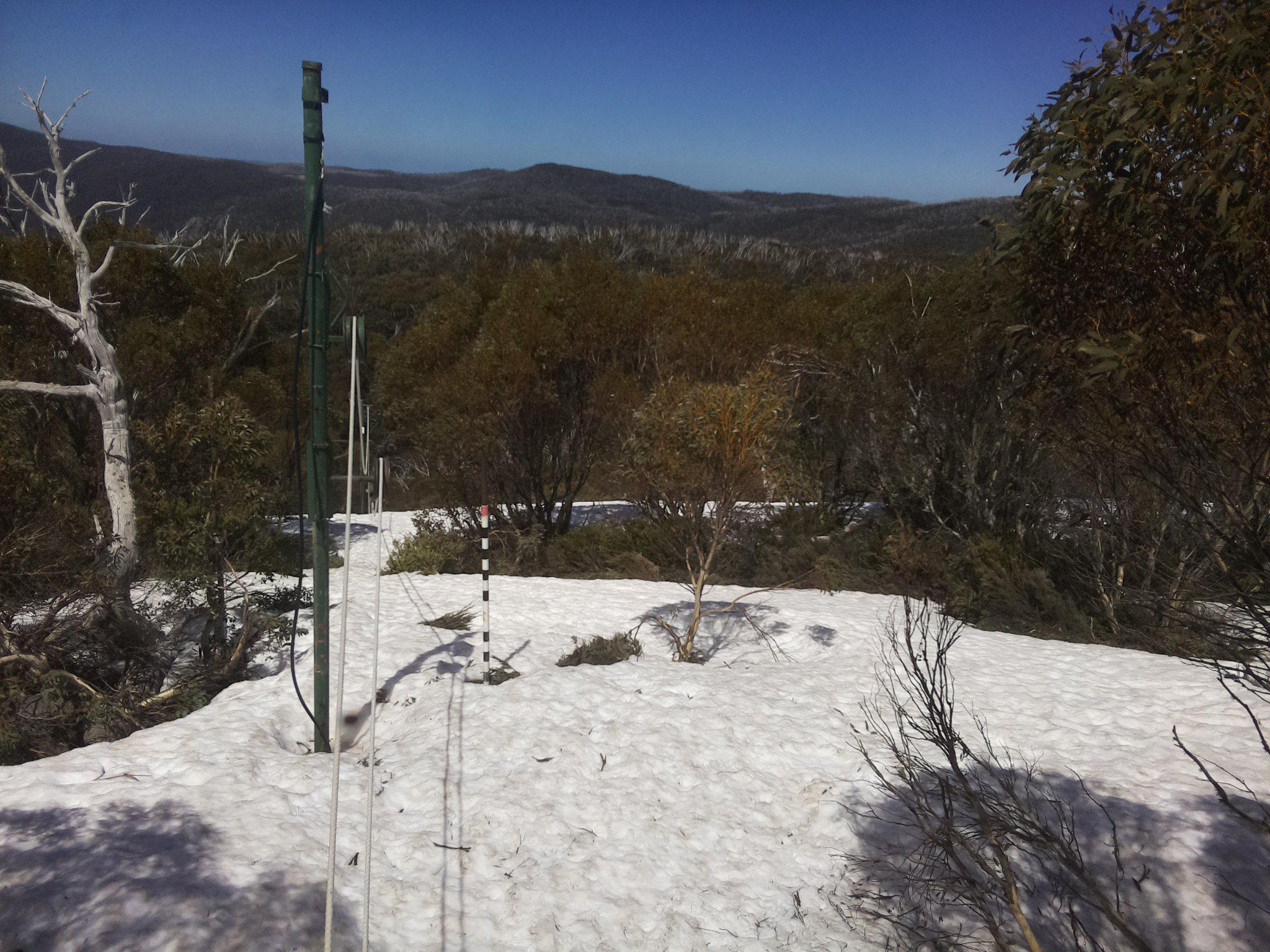 Bogong Web Cam 1:10pm Tuesday 7th of October 2025
