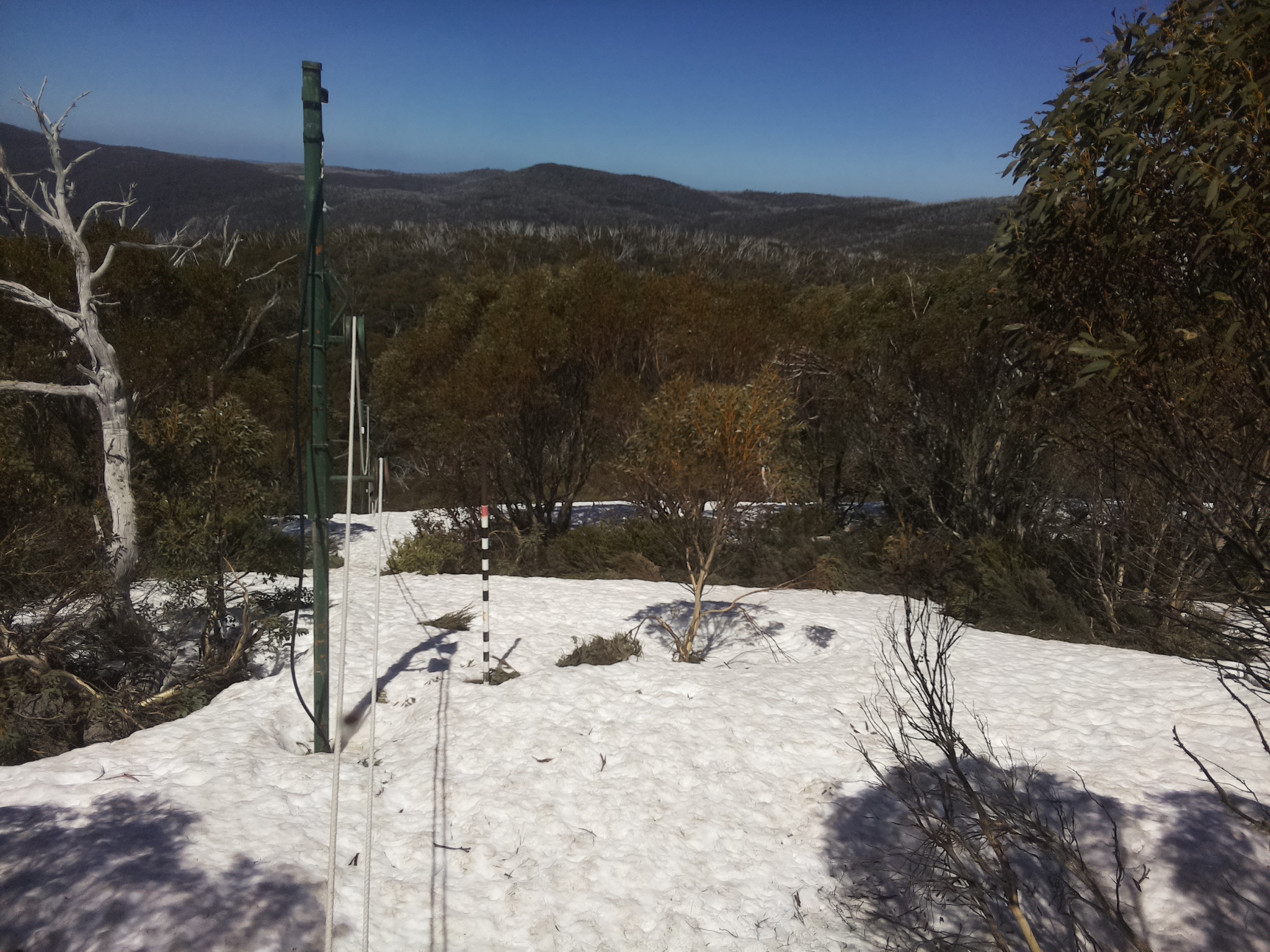Bogong Web Cam 1:20pm Tuesday 7th of October 2025