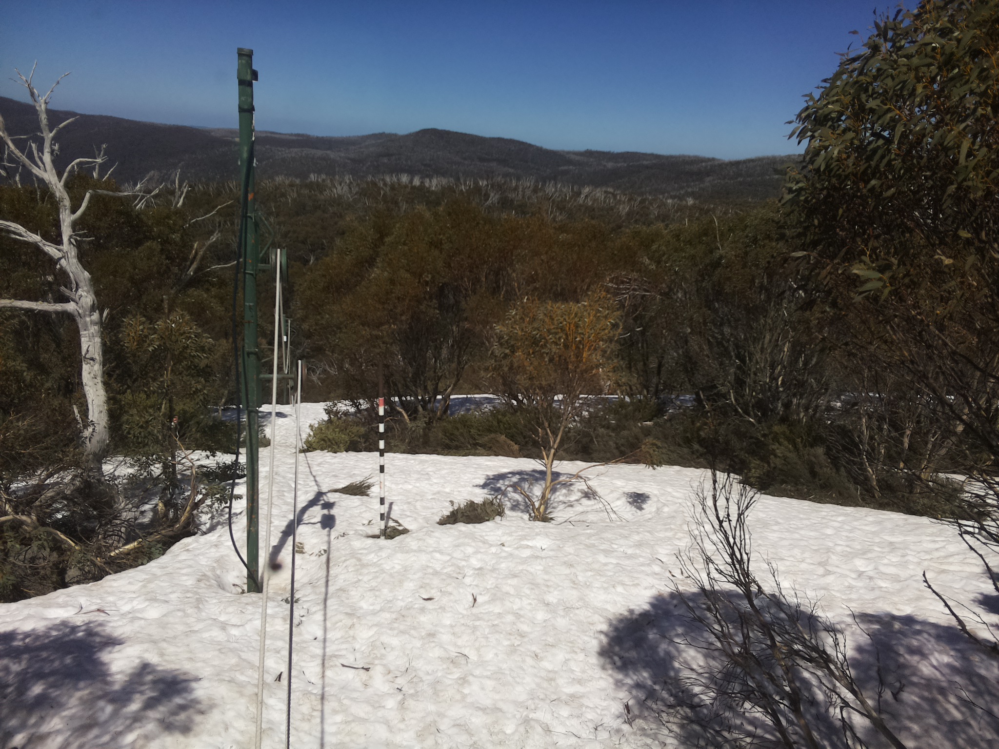 Bogong Web Cam 1:40pm Tuesday 7th of October 2025