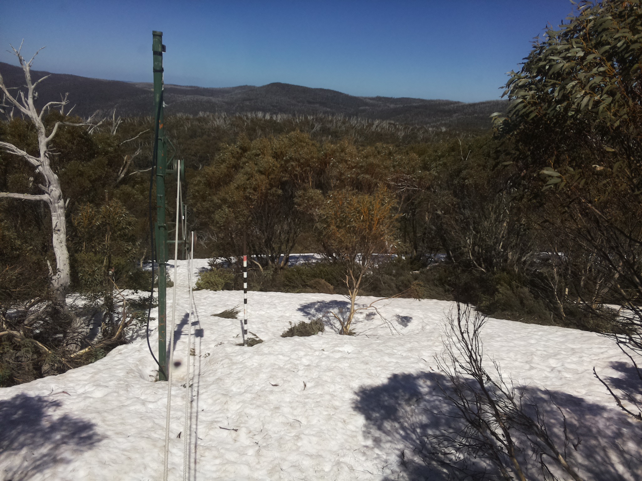 Bogong Web Cam 2:00pm Tuesday 7th of October 2025