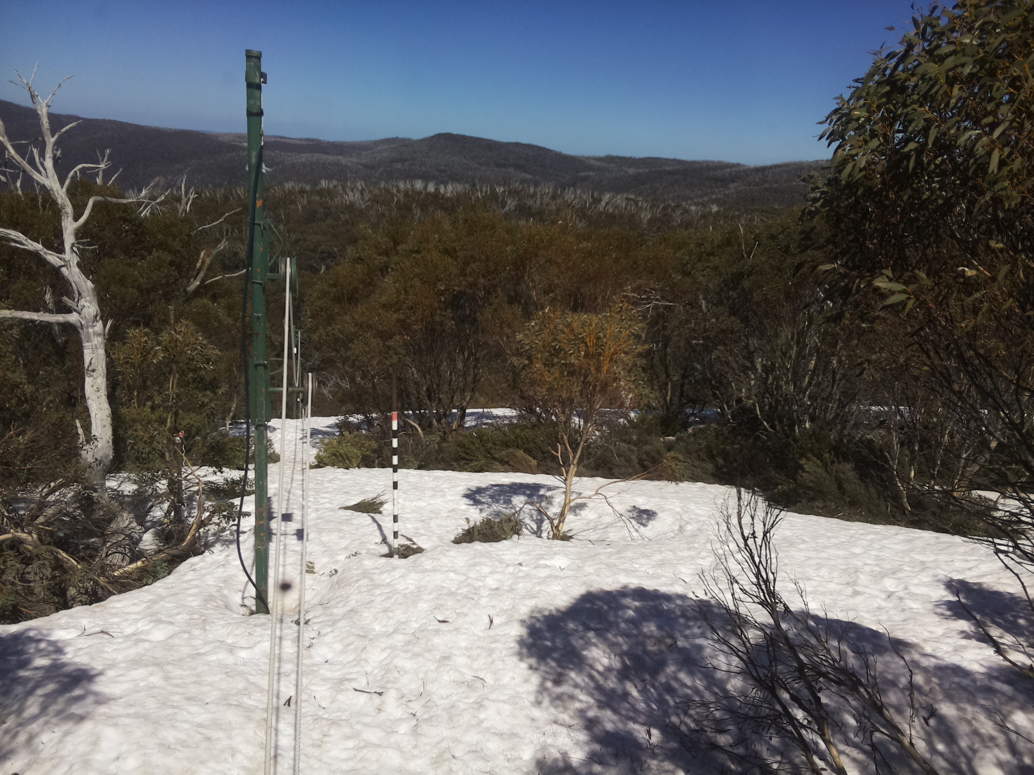 Bogong Web Cam 2:20pm Tuesday 7th of October 2025