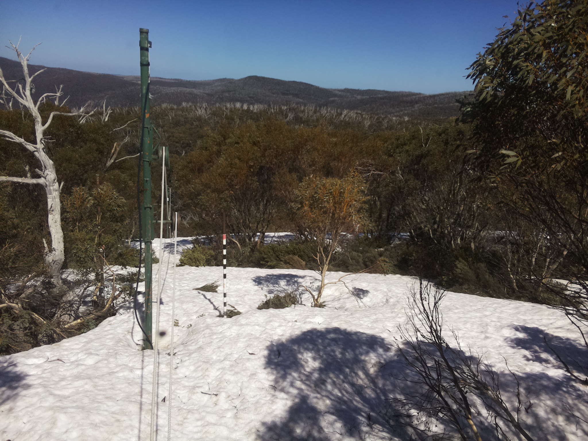 Bogong Web Cam 2:40pm Tuesday 7th of October 2025