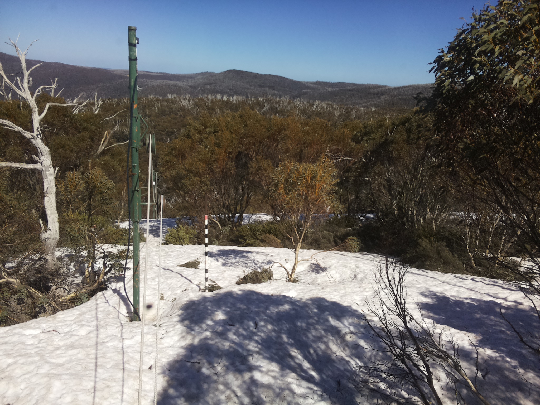 Bogong Web Cam 3:20pm Tuesday 7th of October 2025