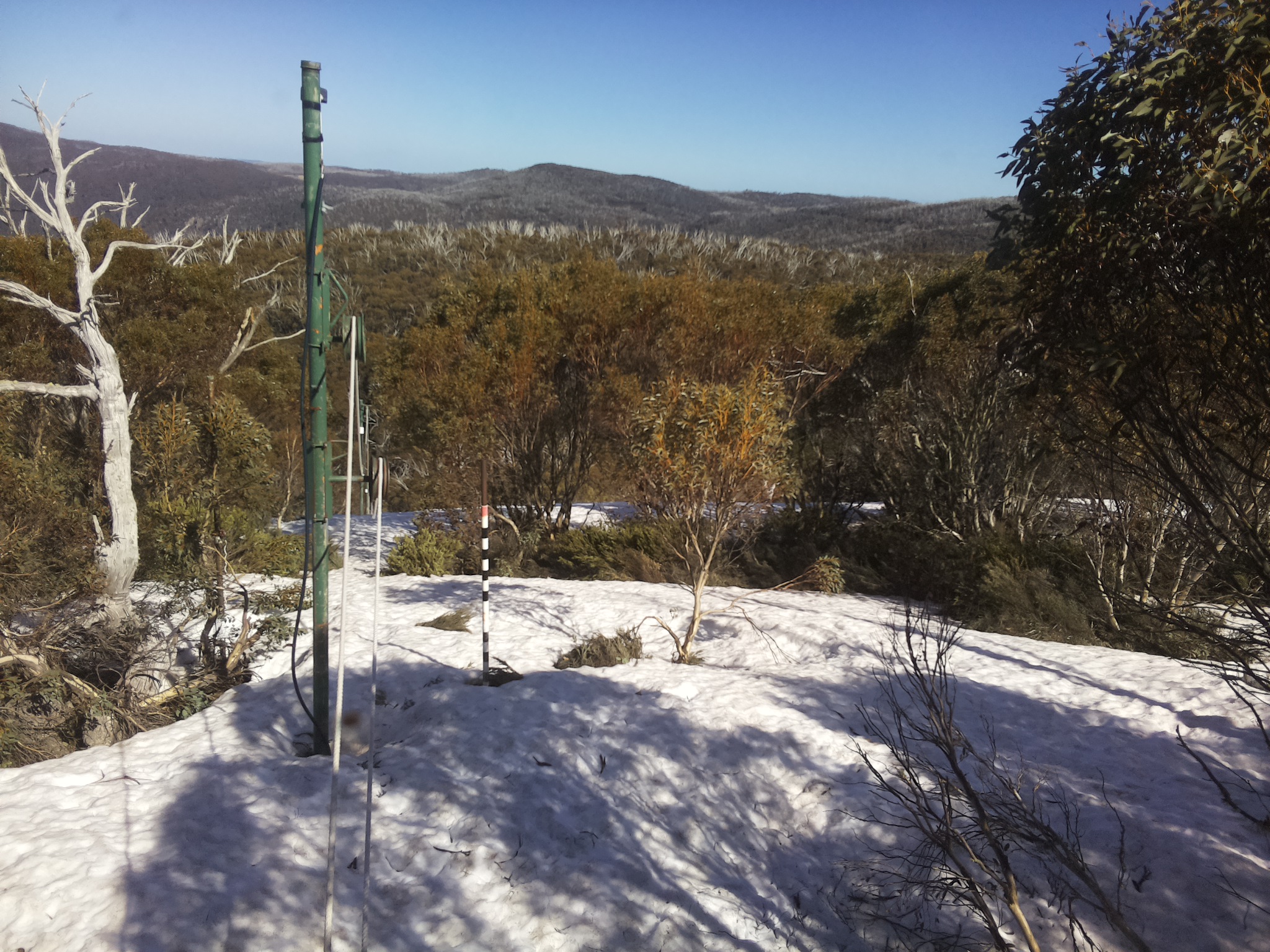 Bogong Web Cam 4:00pm Tuesday 7th of October 2025