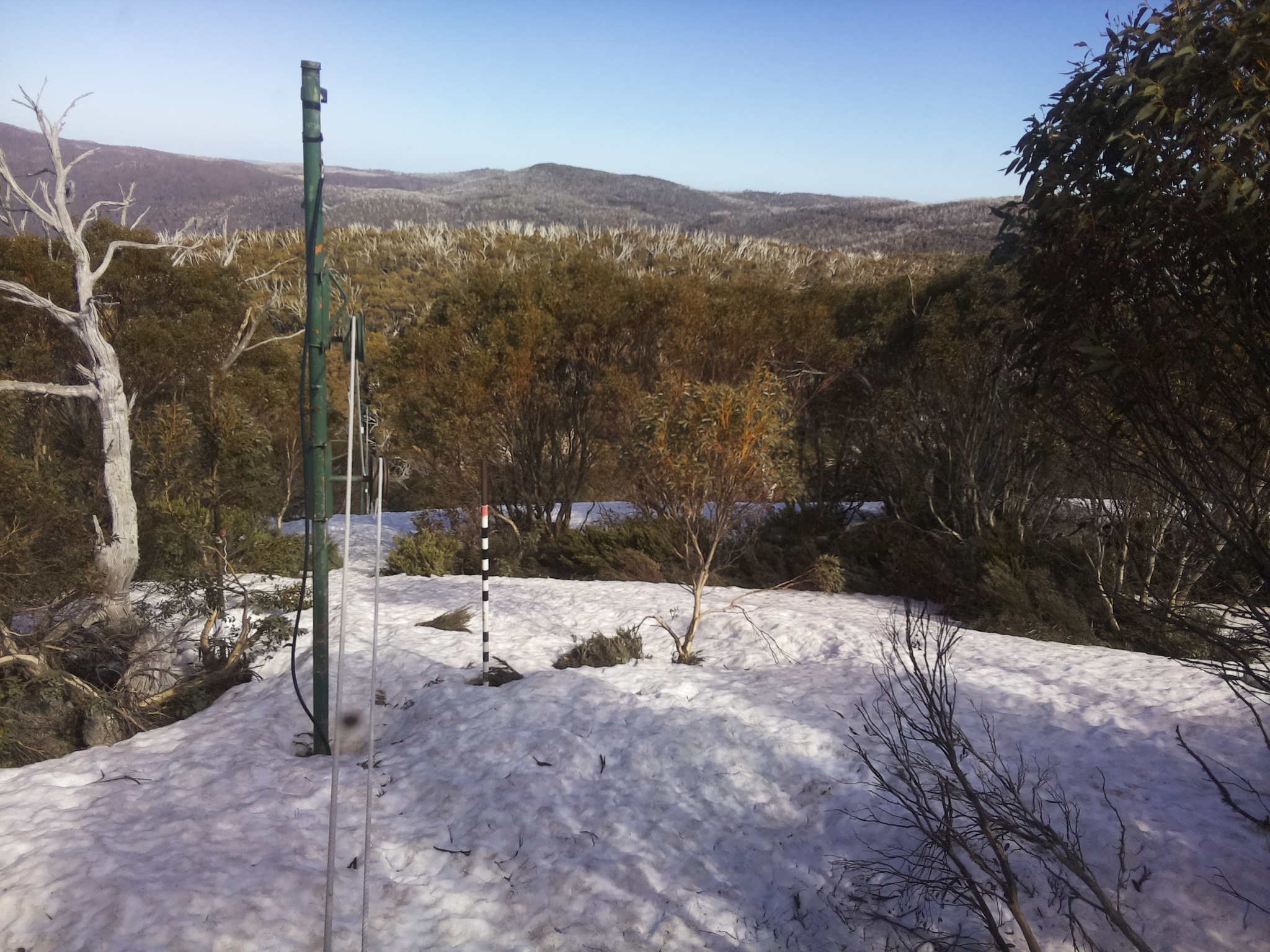 Bogong Web Cam 4:10pm Tuesday 7th of October 2025
