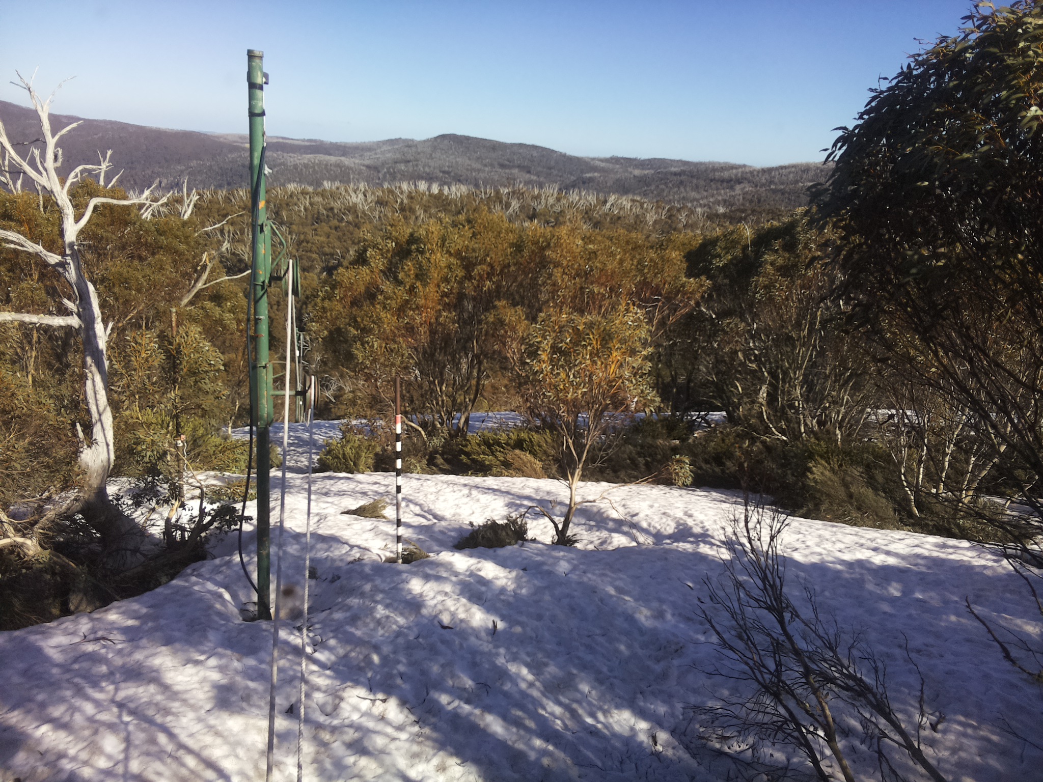 Bogong Web Cam 4:40pm Tuesday 7th of October 2025