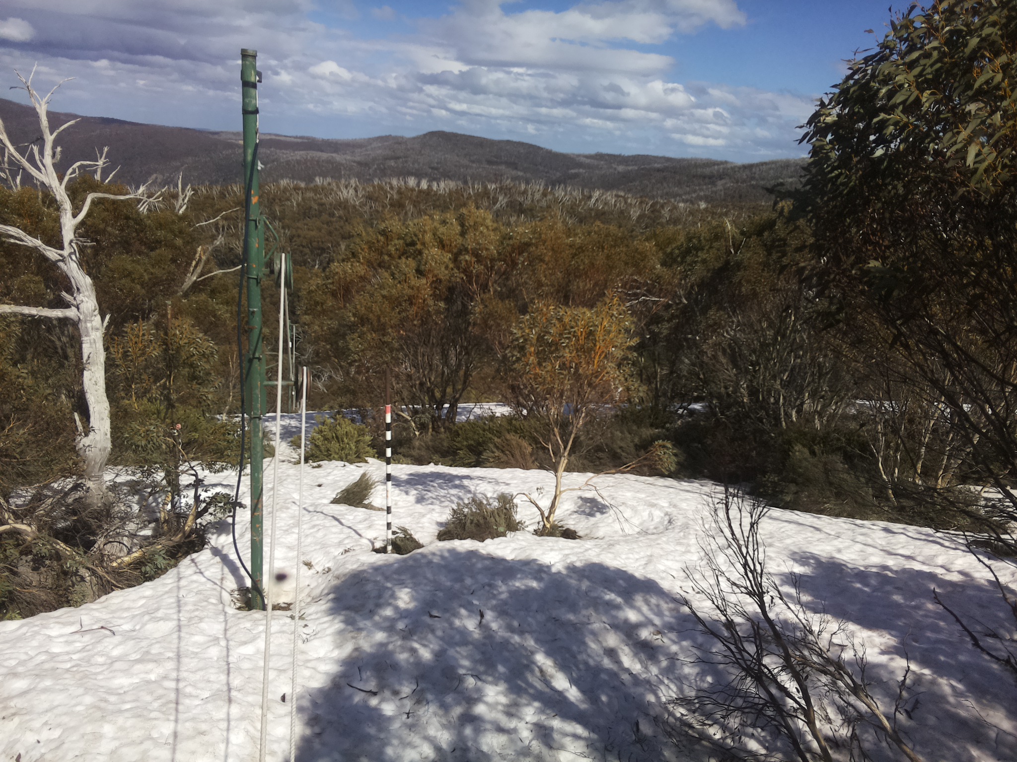 Bogong Web Cam 3:20pm Wednesday 8th of October 2025