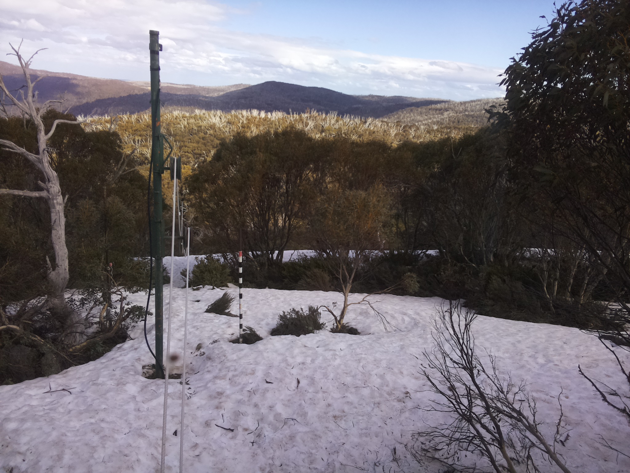 Bogong Web Cam 4:10pm Wednesday 8th of October 2025