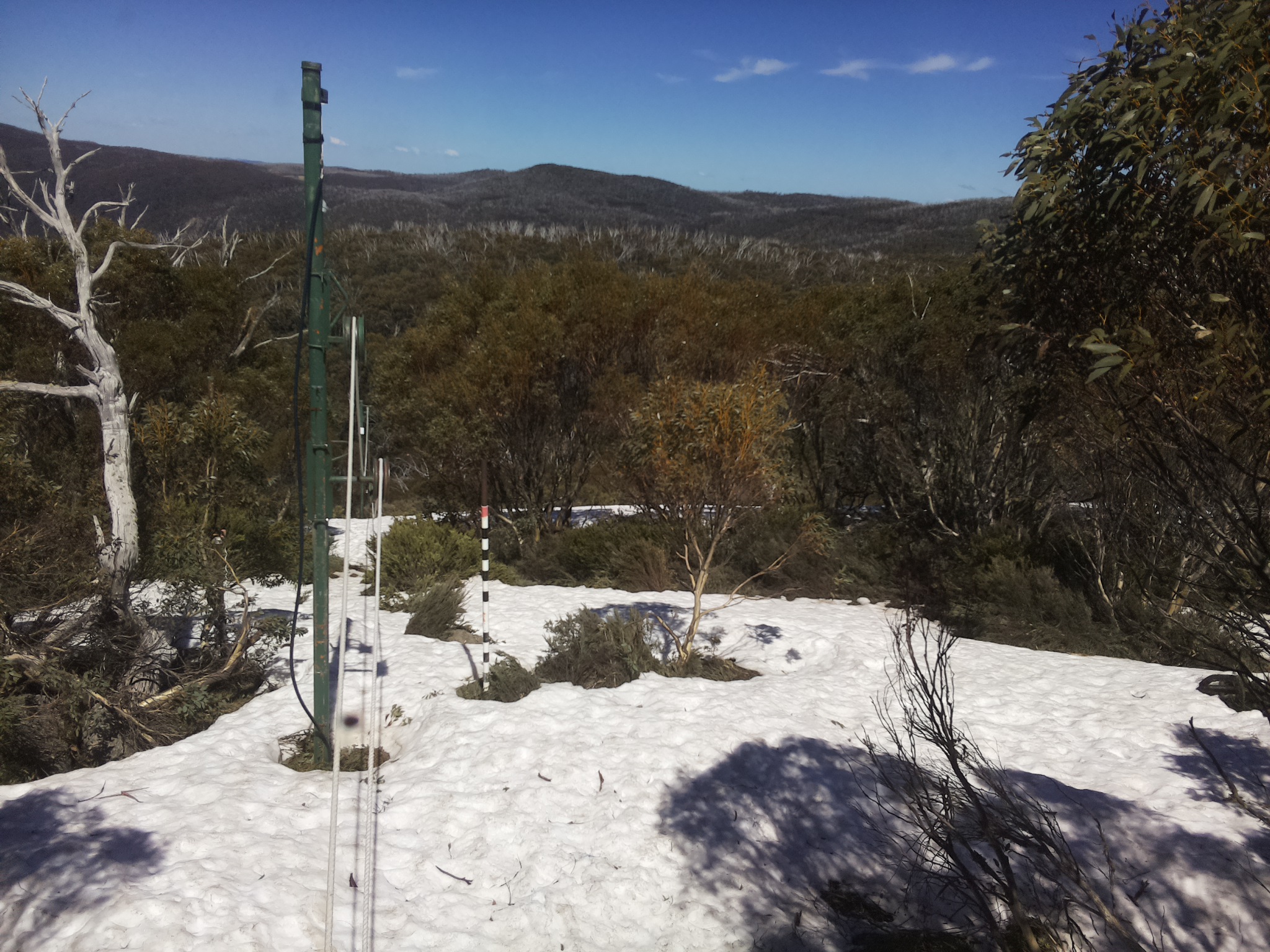 Bogong Web Cam 2:10pm Thursday 9th of October 2025