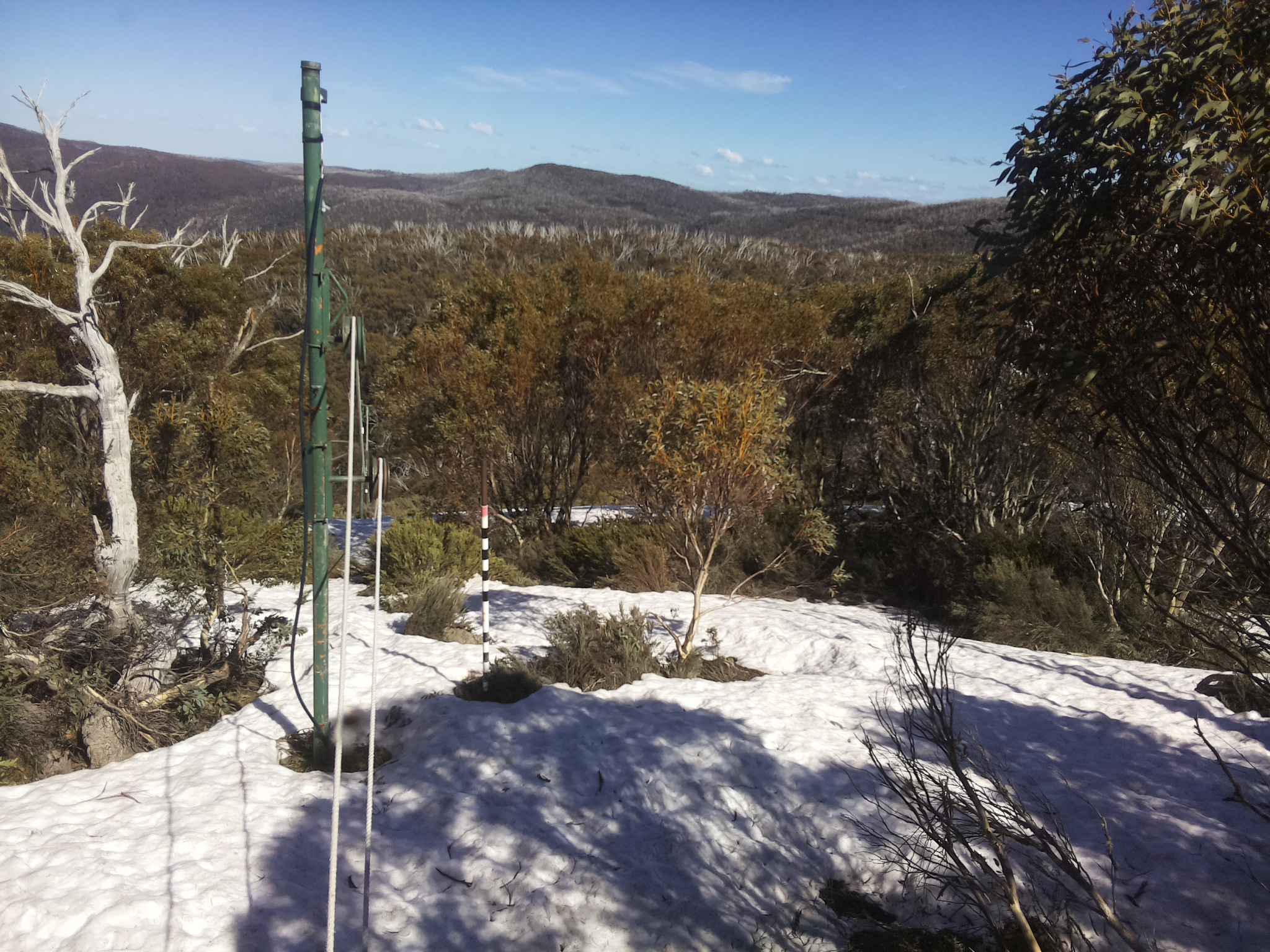 Bogong Web Cam 3:40pm Thursday 9th of October 2025