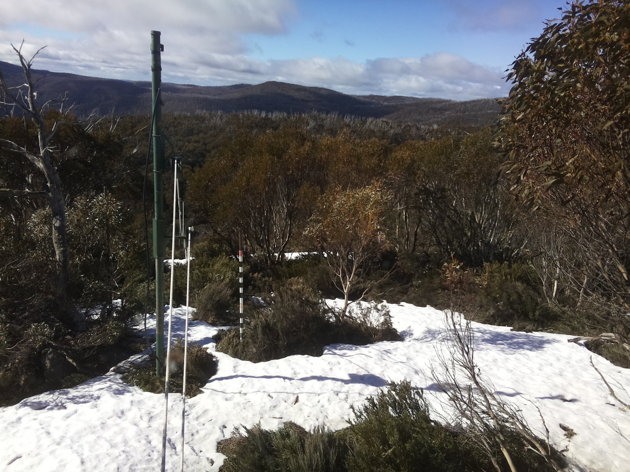 Bogong Web Cam 9:40am Monday 13th of October 2025