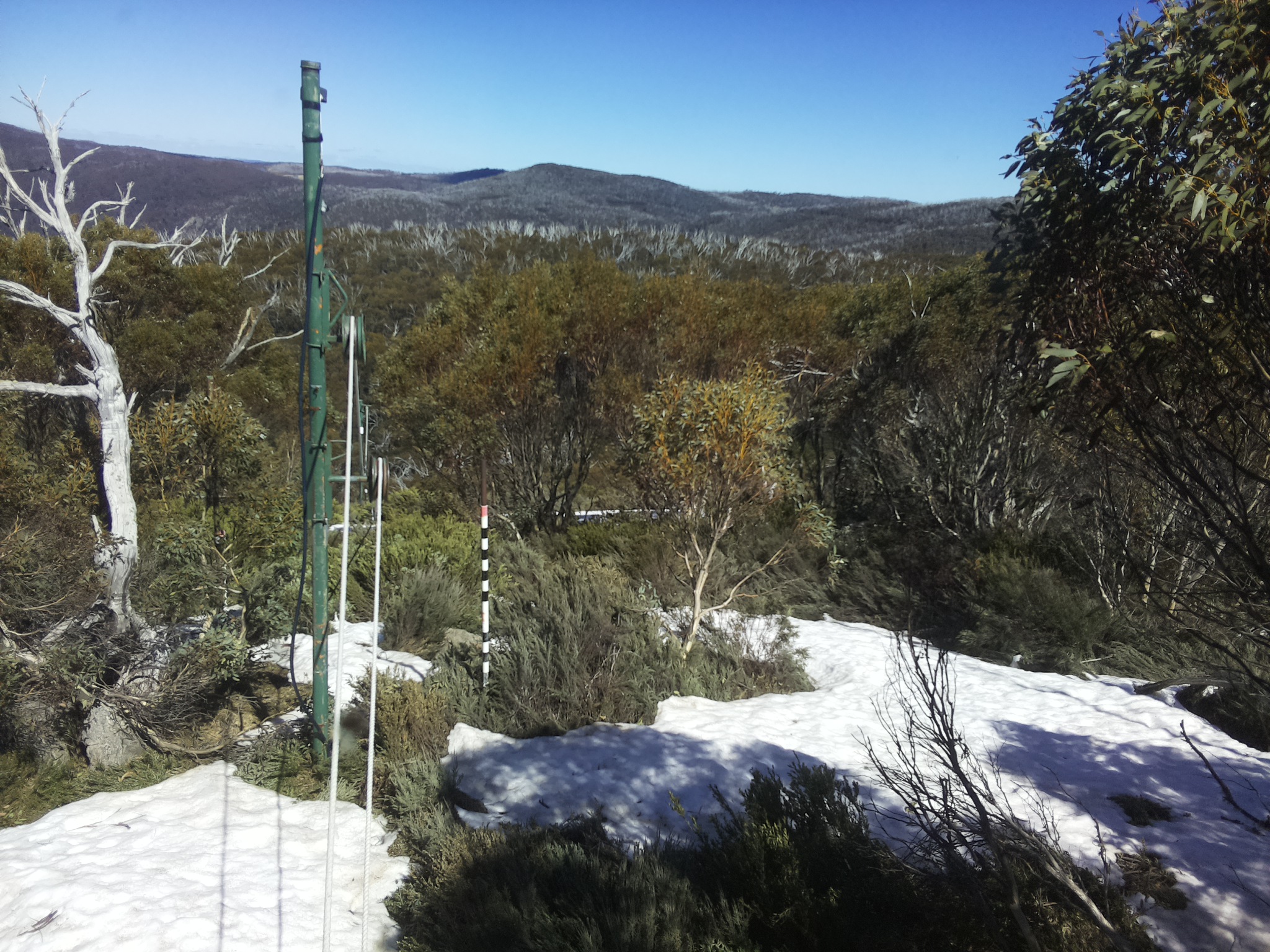 Bogong Web Cam 3:10pm Monday 13th of October 2025