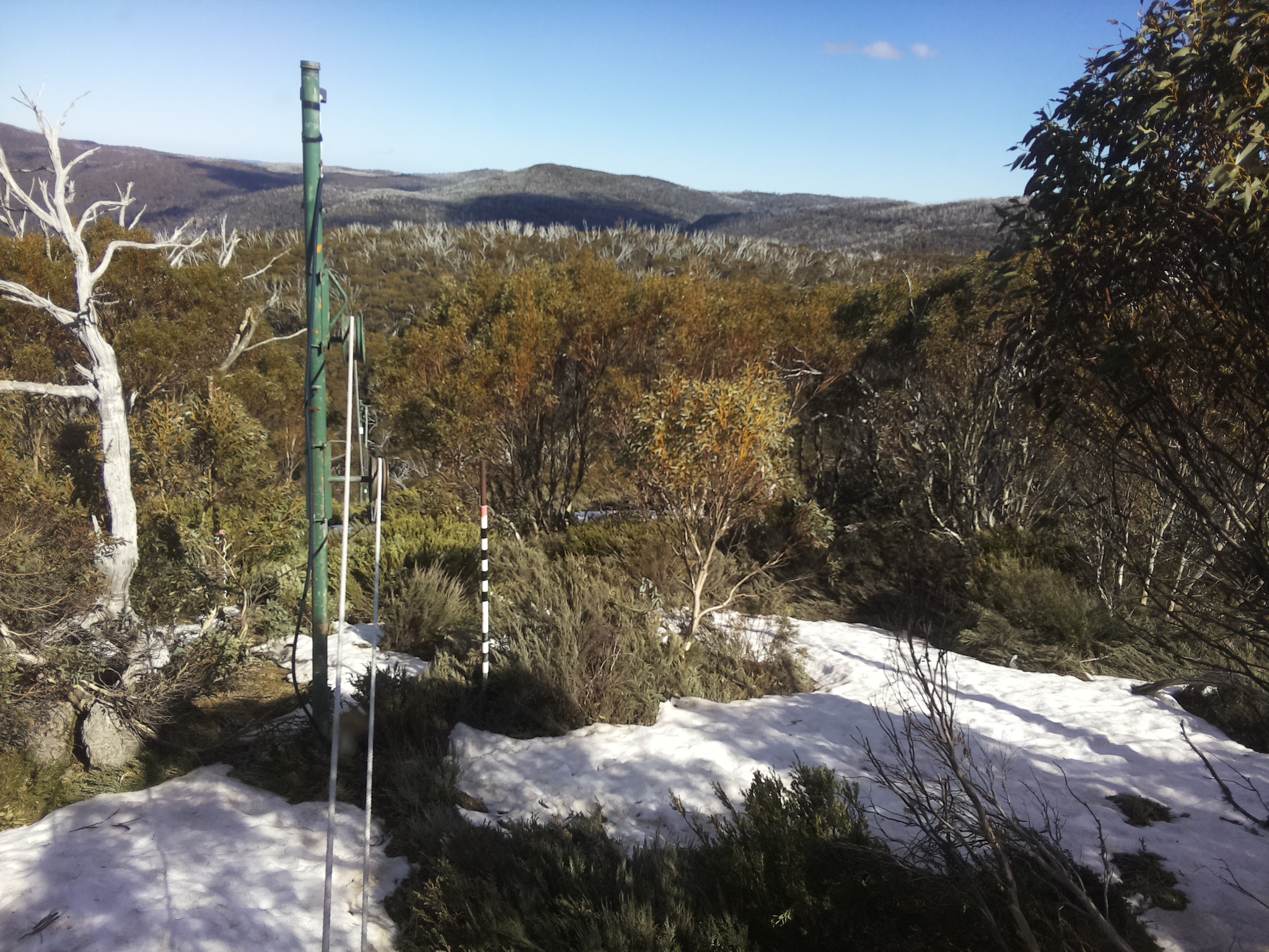 Bogong Web Cam 4:10pm Monday 13th of October 2025