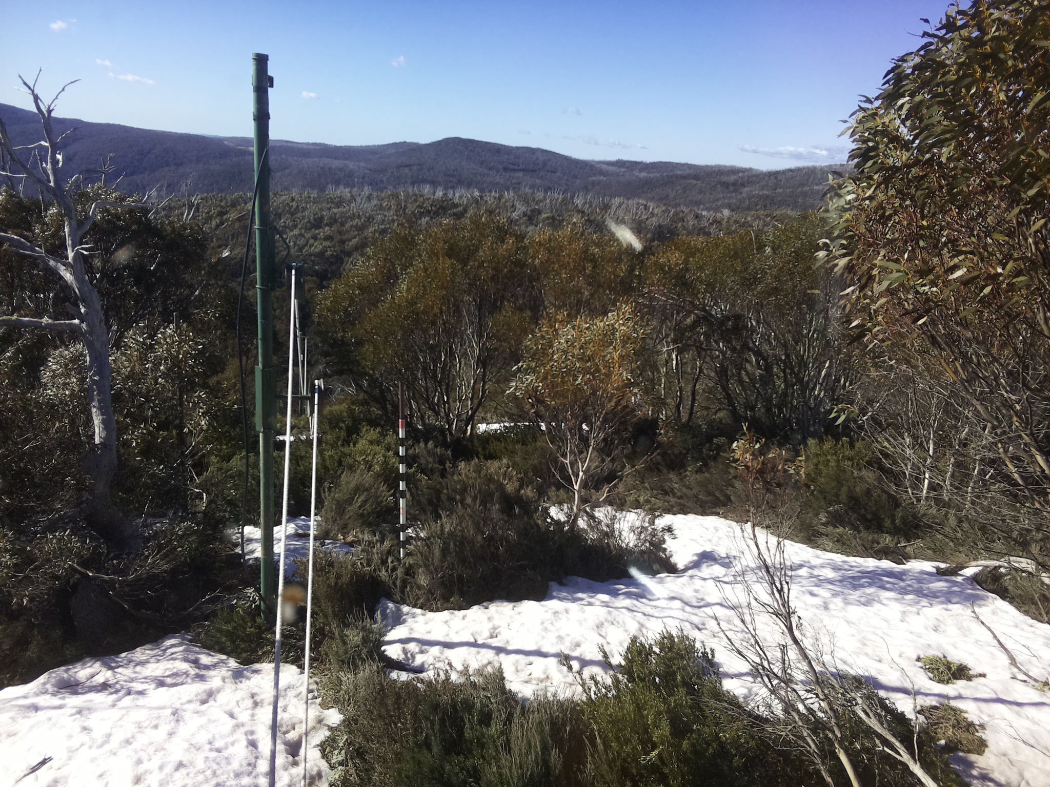 Bogong Web Cam 9:10am Tuesday 14th of October 2025