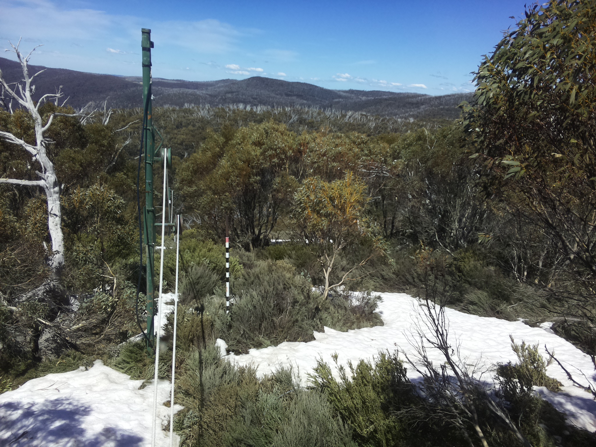 Bogong Web Cam 1:20pm Tuesday 14th of October 2025