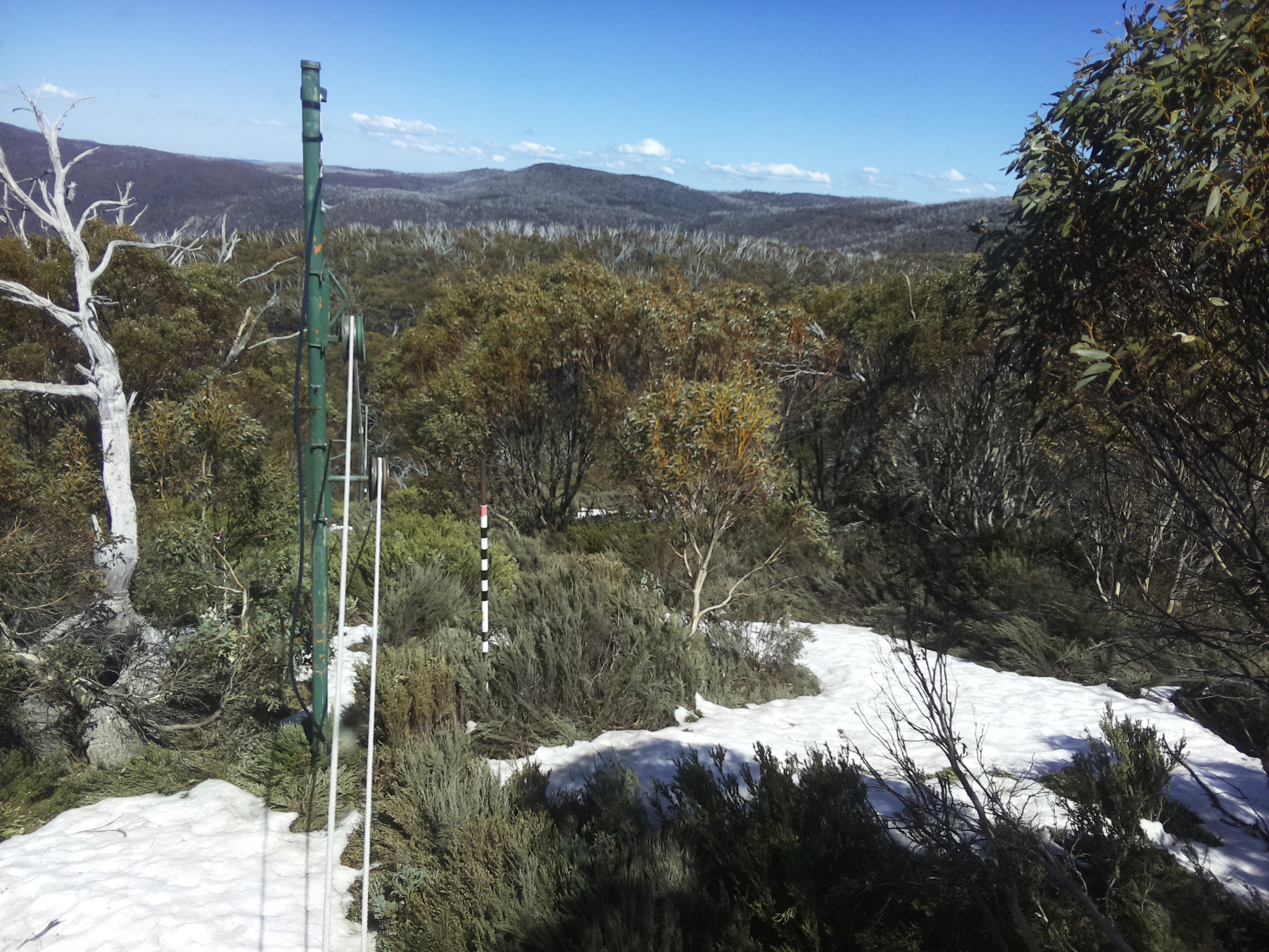 Bogong Web Cam 2:50pm Tuesday 14th of October 2025