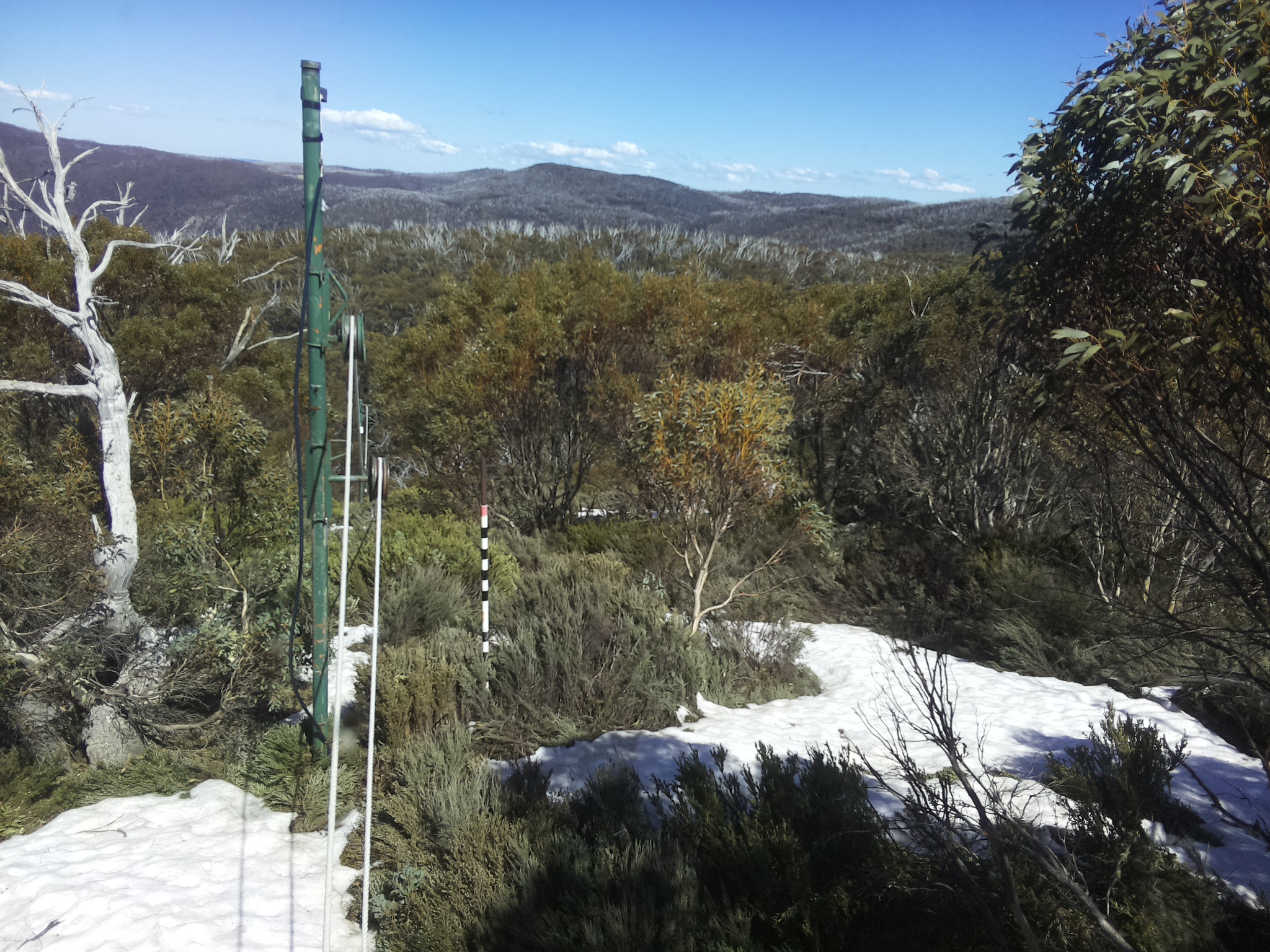 Bogong Web Cam 3:00pm Tuesday 14th of October 2025