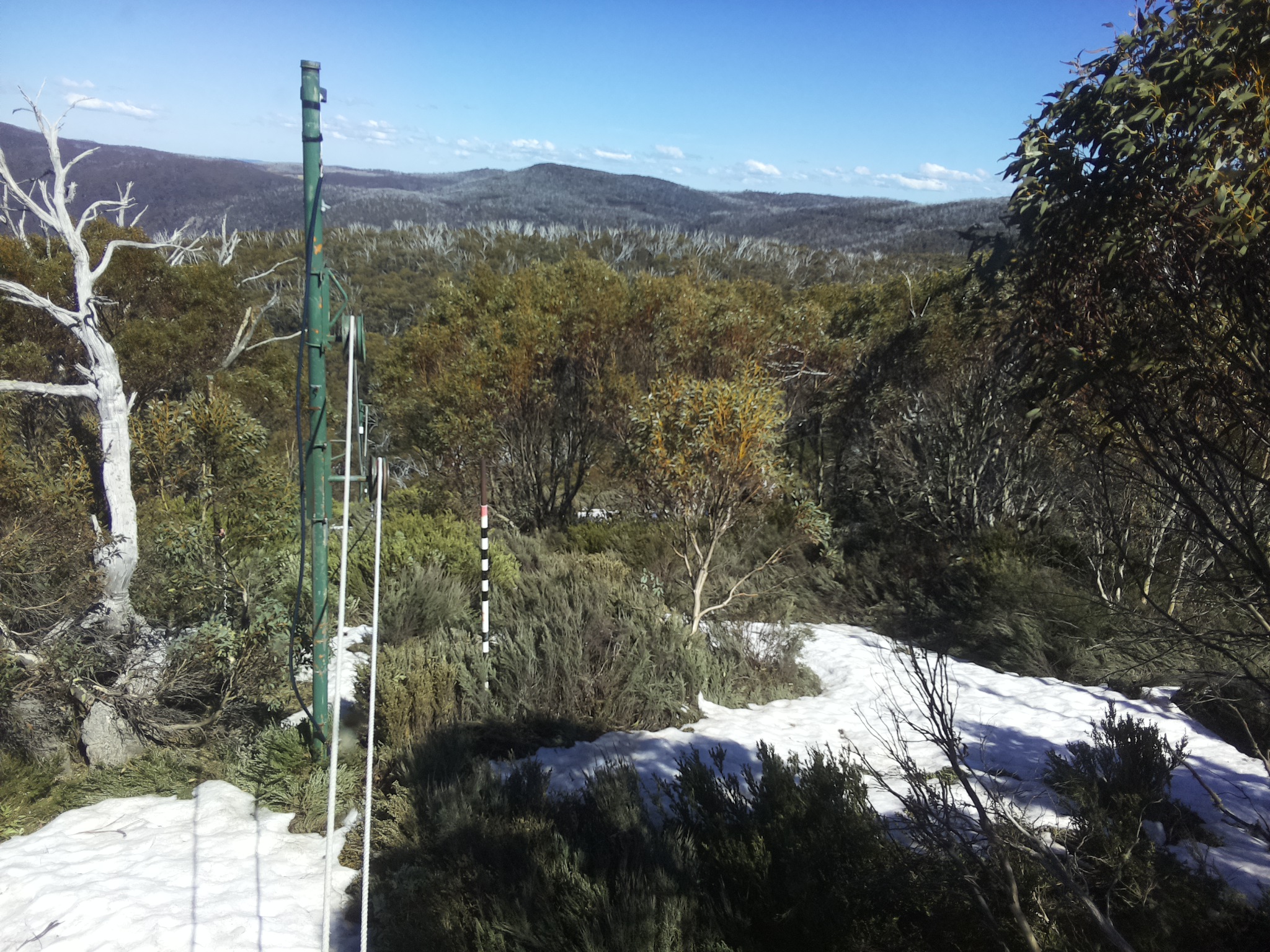 Bogong Web Cam 3:20pm Tuesday 14th of October 2025