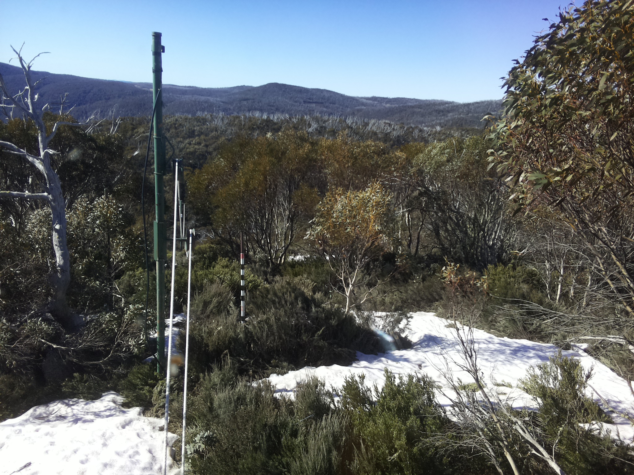 Bogong Web Cam 9:20am Wednesday 15th of October 2025