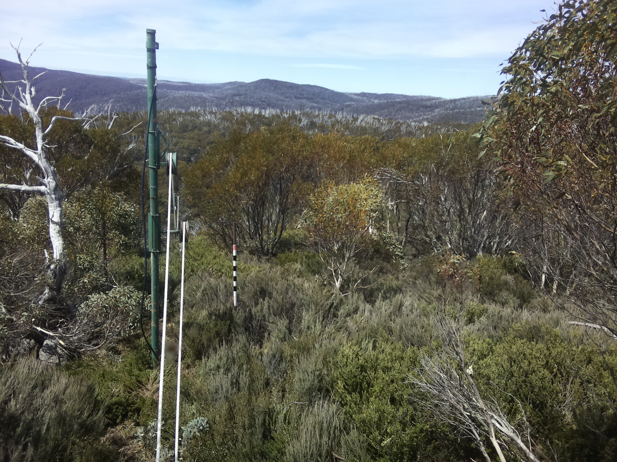Bogong Web Cam 12:00pm Tuesday 28th of October 2025